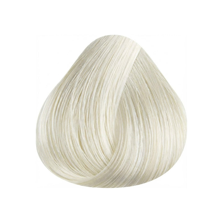 Platinum blonde hair color result using Voglia Alchemy dye